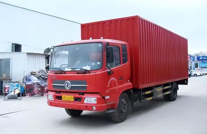 拖车叫保险还是4s店_拖车叫一下多少钱_叫拖车